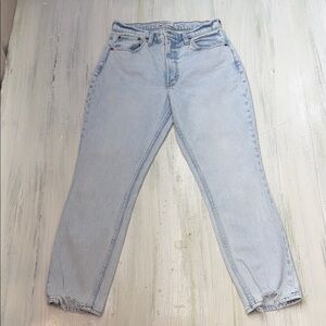 Abercrombie & Fitch High-Rise Mom Jean in Light Wash 27R
